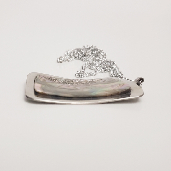 Beautiful Abalone Shell Pendant On Silver Tone Necklace - Picture 10 of 10